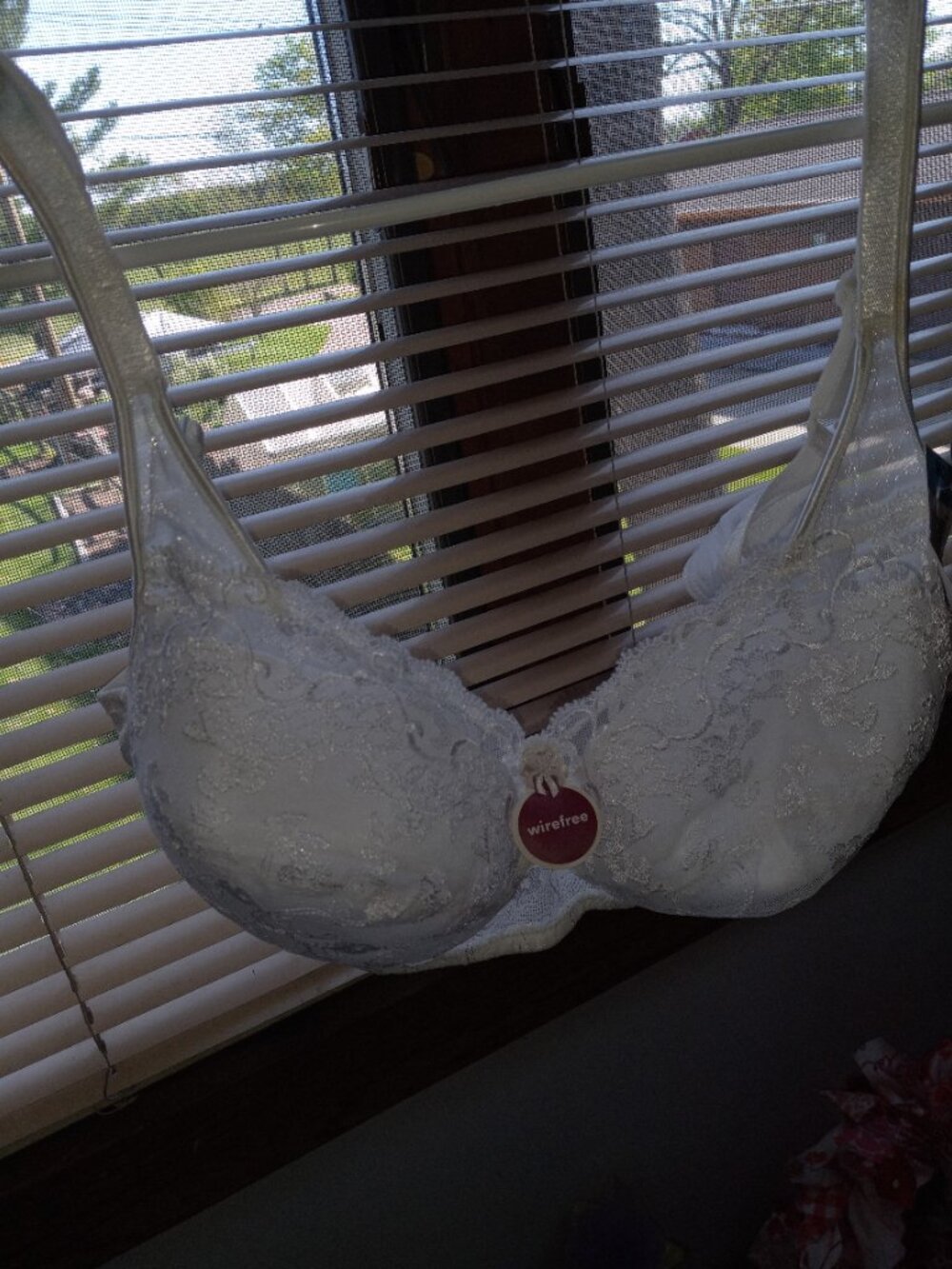 NWT Playtex Secrets wirefree lace bra 4023